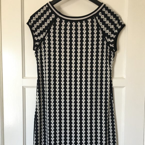 {Max Studio} Shift Dress - Picture 3 of 4